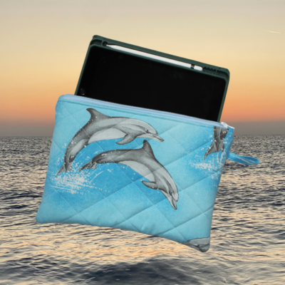 Pikowany pokrowiec na tablet - delfiny